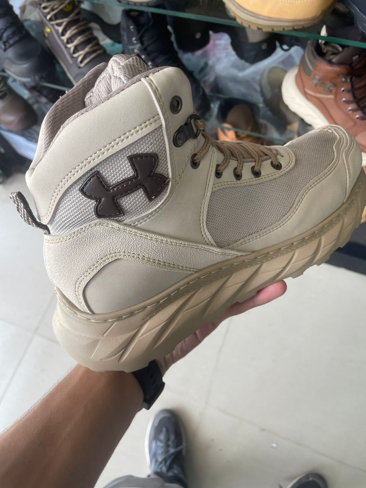 Bota Hunder